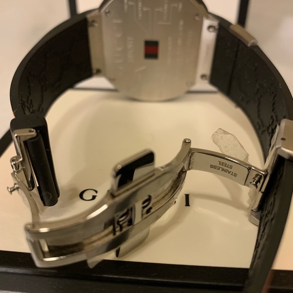 It's an Authentic & an Original
I-Gucci Sport XXL 
Swiss quartz movement - Picture 4 of 5